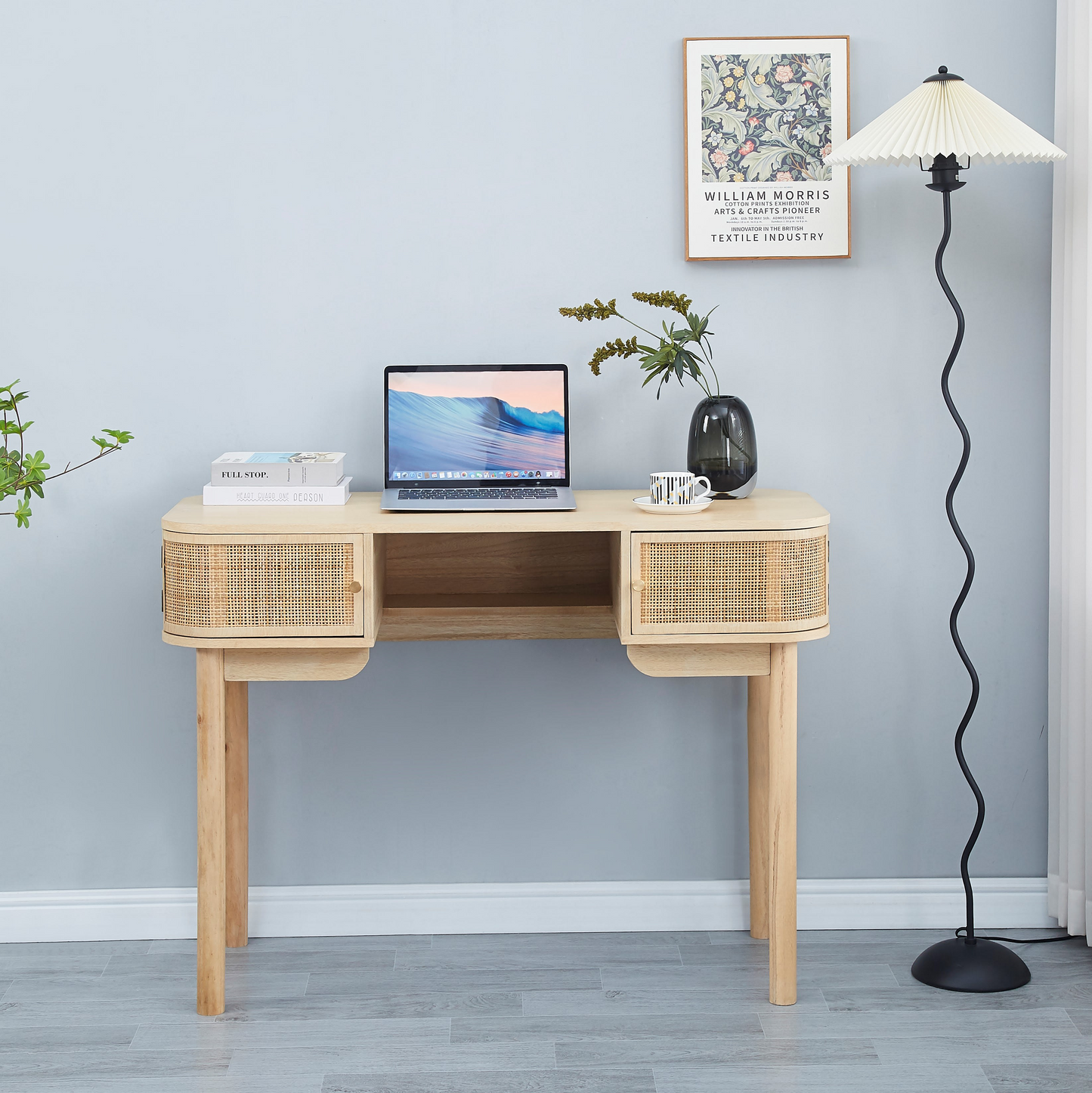 Bureau Japandi 2 portes en bois et cannage – NomduProduit