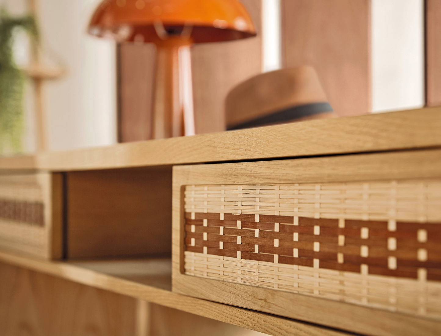 Bureau Japandi 2 tiroirs 1 niche en bambou tressé – Varuna