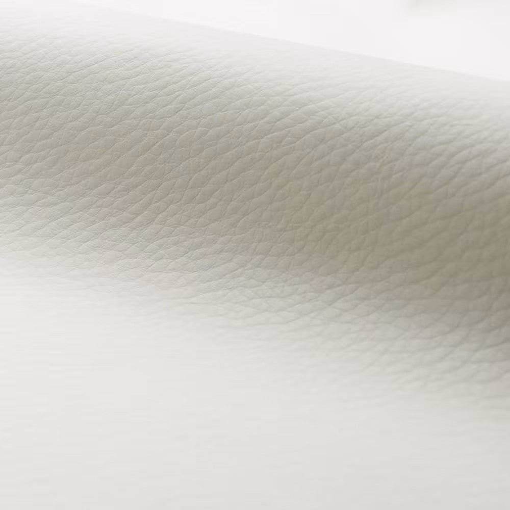 Chaise Japandi en bois clair et PU blanc – ADELMAR