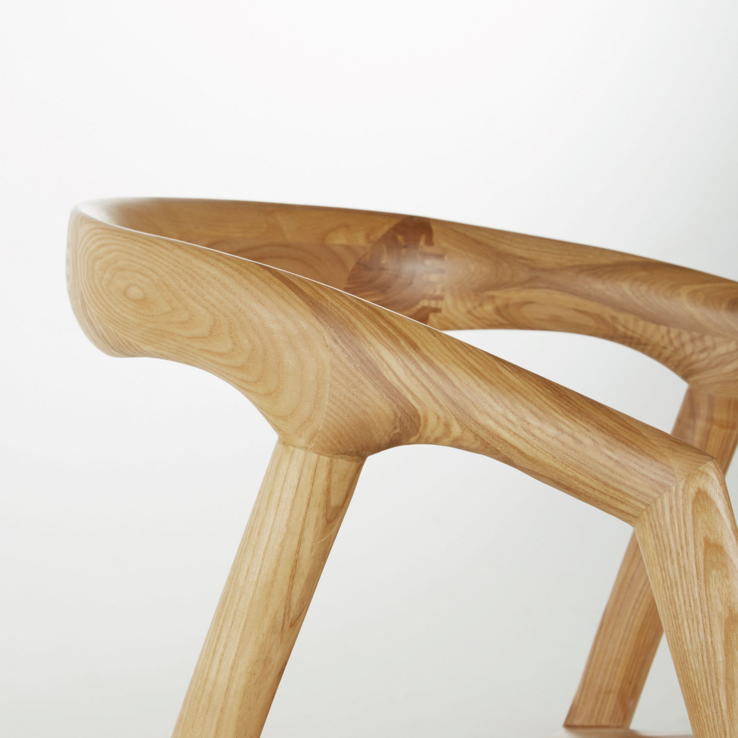 Chaise Japandi en bois de frêne et hêtre clairs – Mangrove