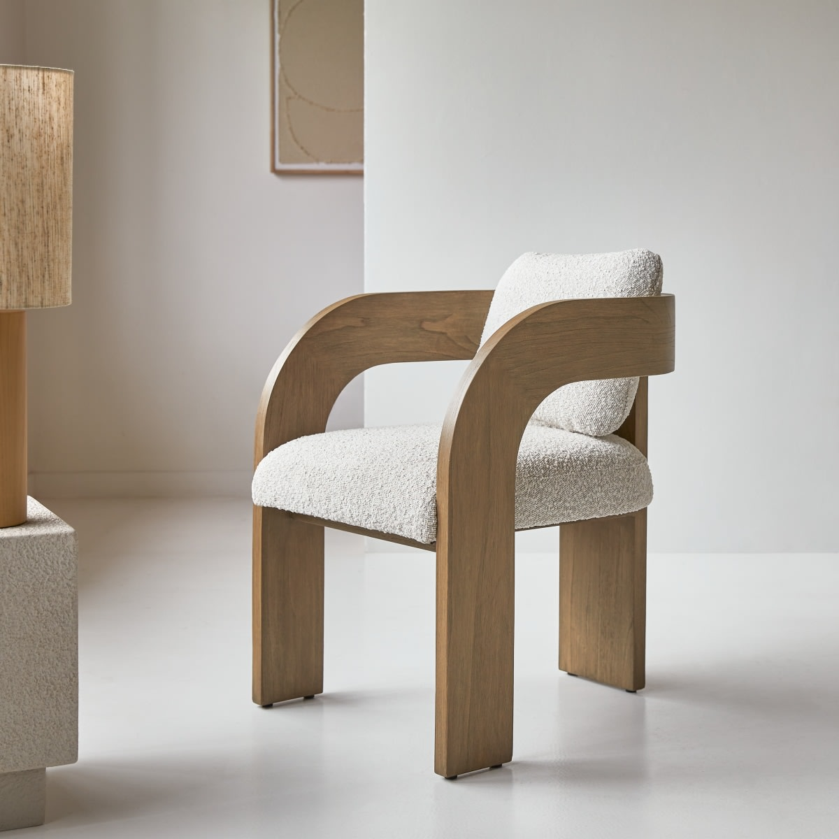 Chaise Japandi en mindi massif et tissu écru – Boti