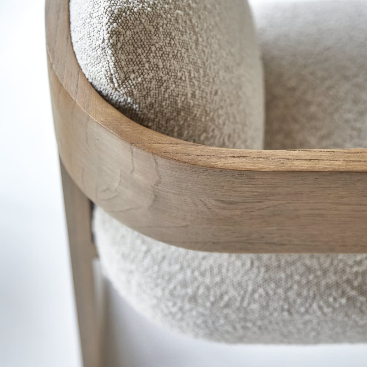 Chaise Japandi en mindi massif et tissu écru – Boti