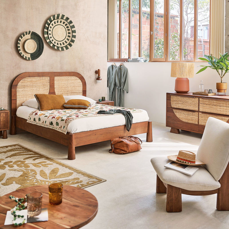Commode Japandi double 4 tiroirs coloris noisette et rotin tressé – Alya