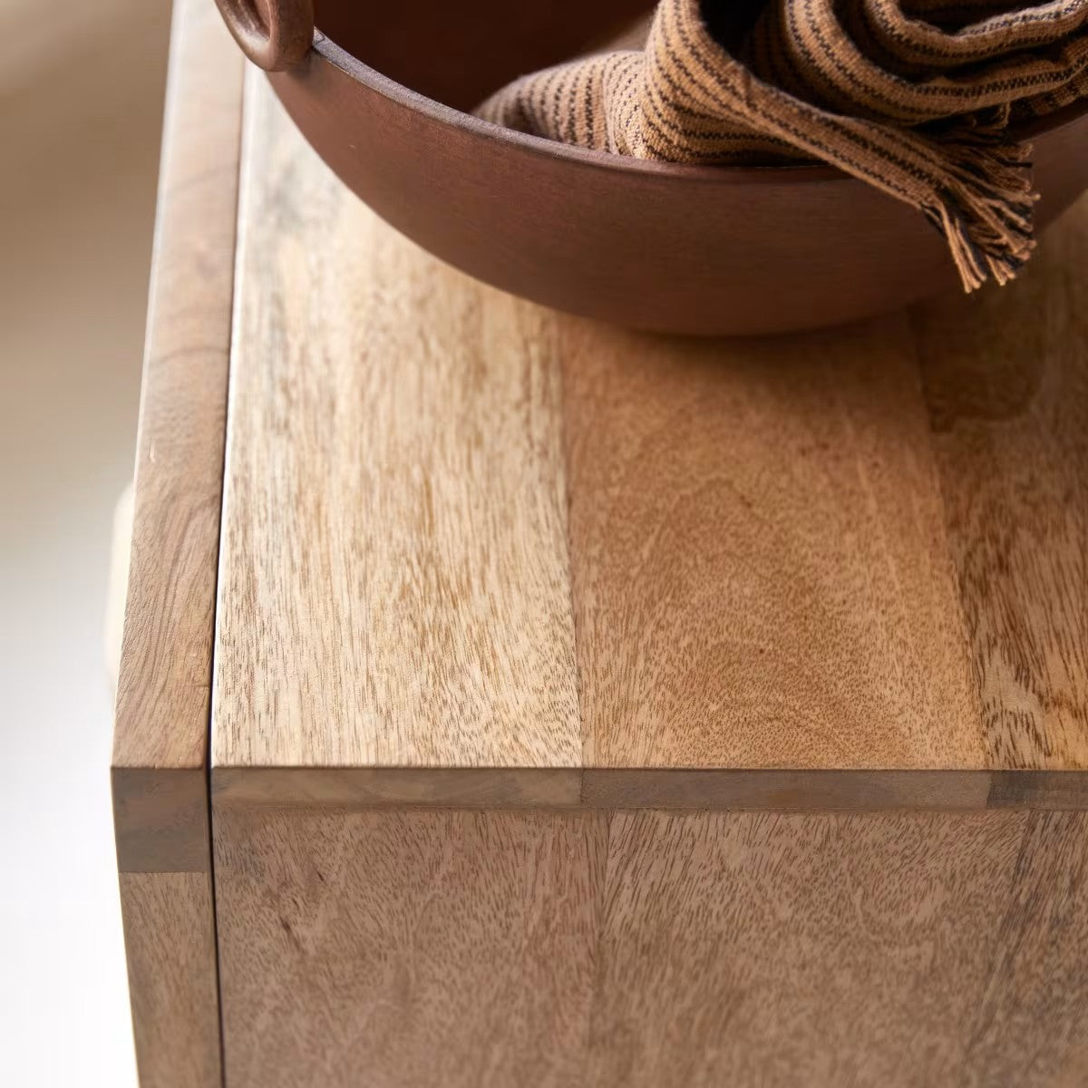 Commode Japandi manguier massif et rotin – Sina