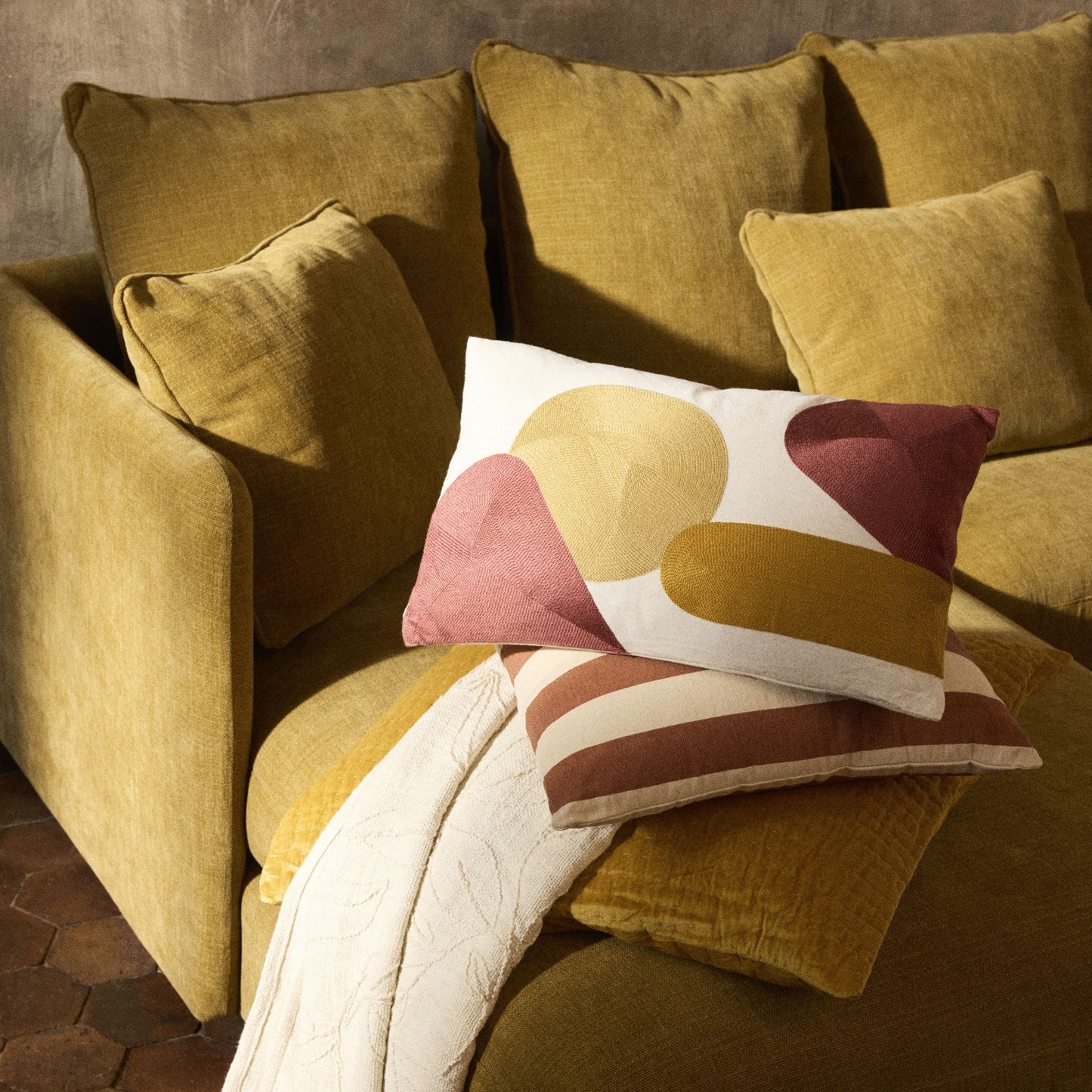 Coussin brodé écru jaune terracotta Japandi 30x50 - ASILAH
