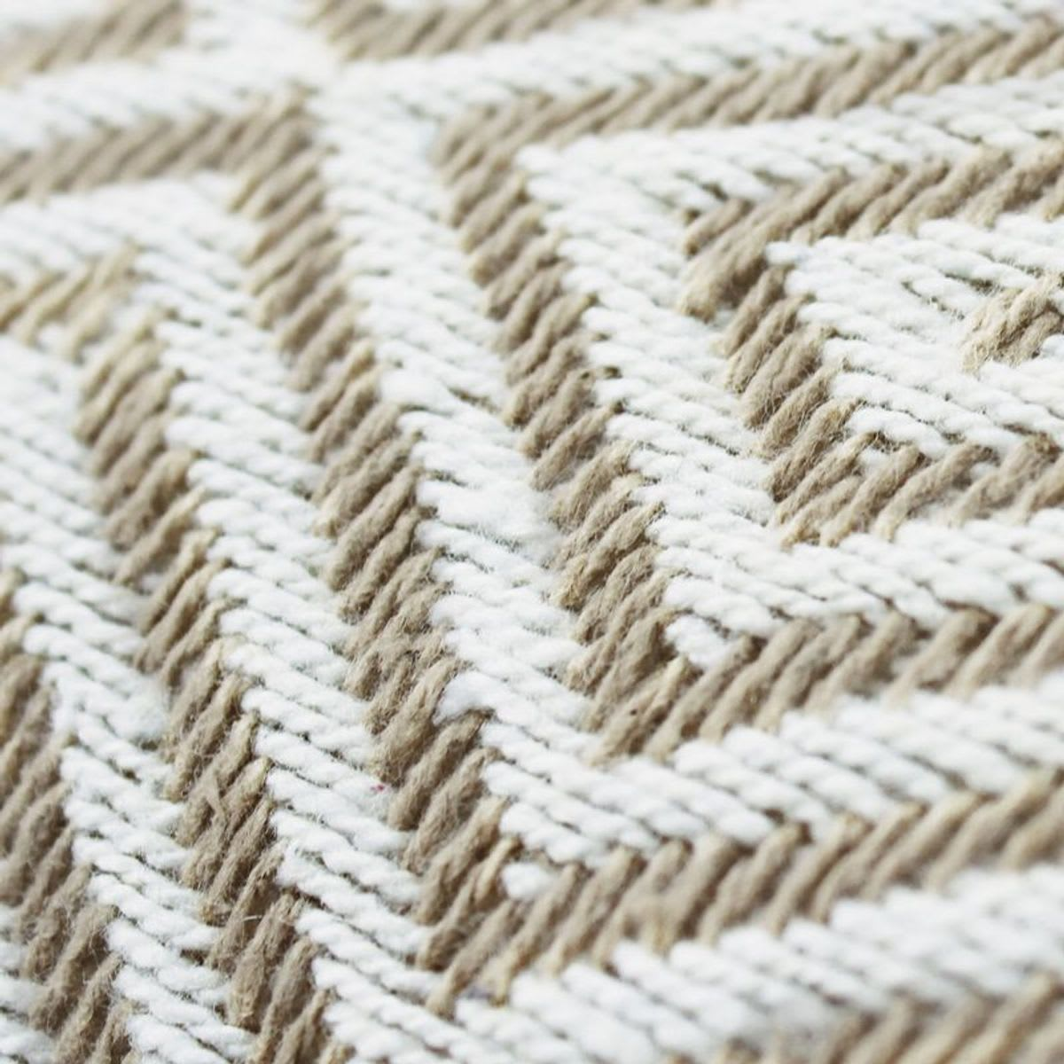 Coussin ethnique Japandi motif ikat blanc et beige 60x40 – Escapade