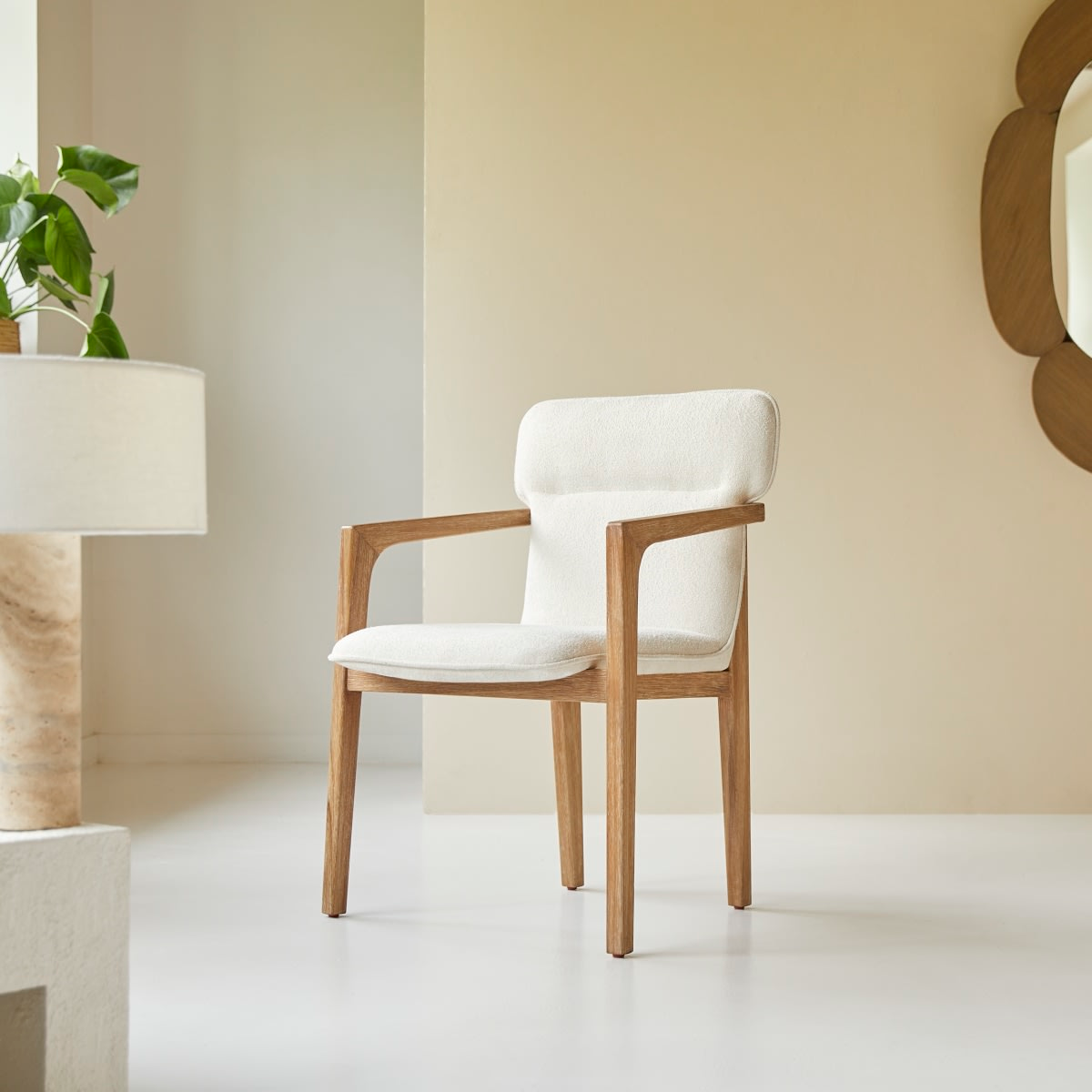 Fauteuil Japandi en acacia massif et tissu – Viktor