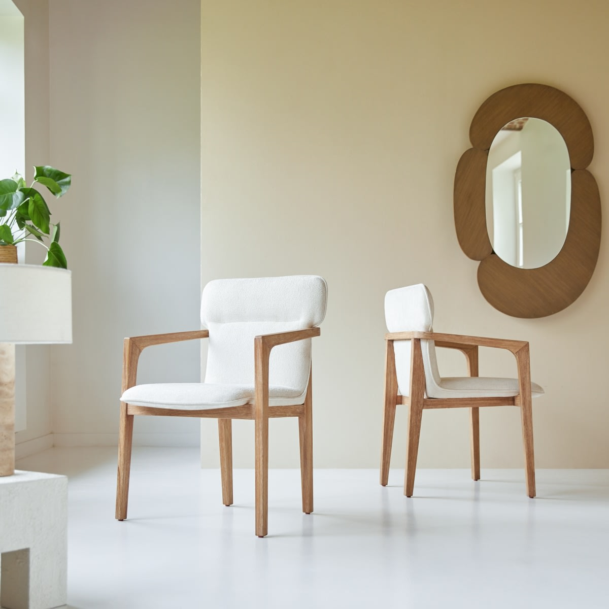 Fauteuil Japandi en acacia massif et tissu – Viktor