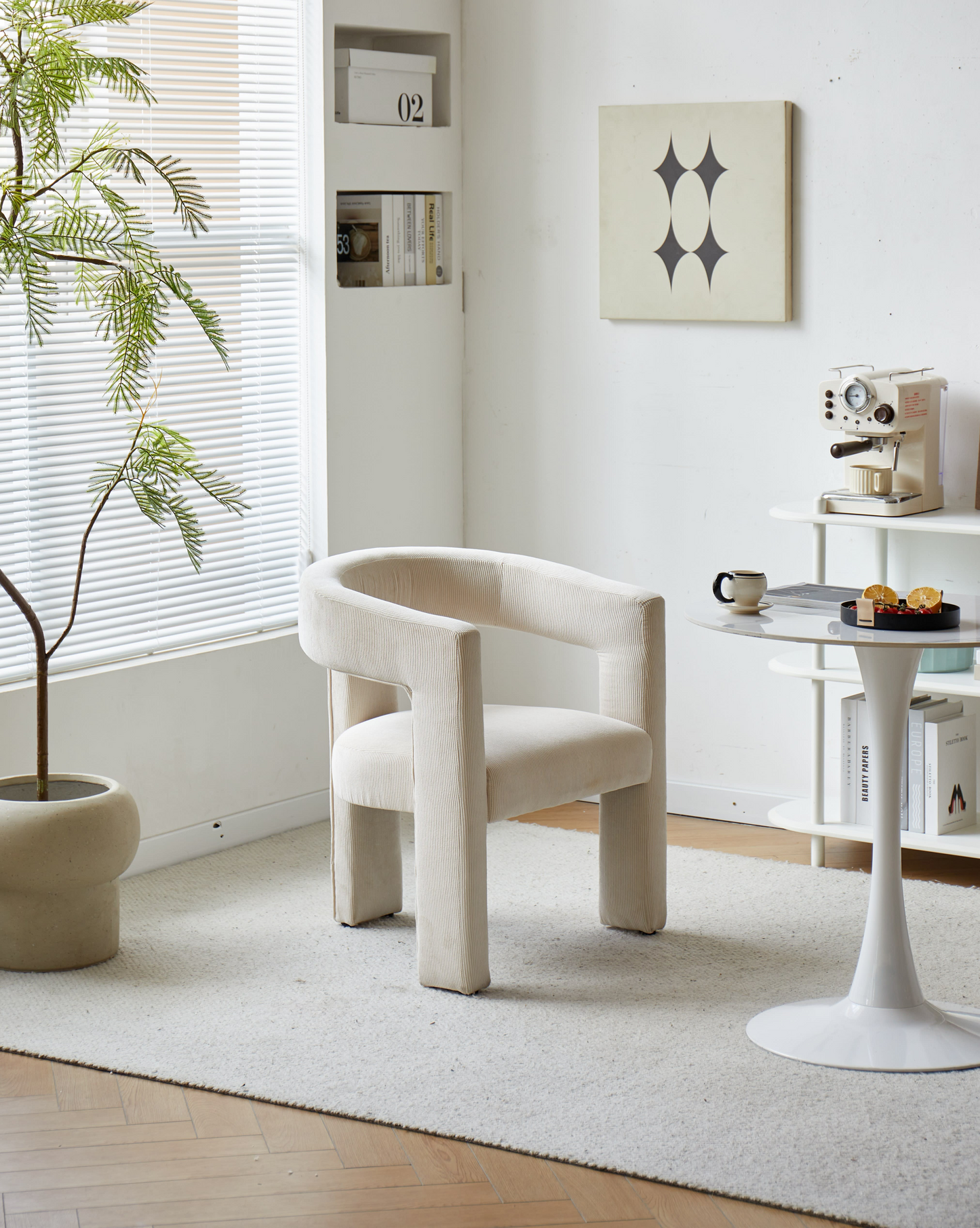 Fauteuil Japandi scandinave en bouclettes blanches – CHESS