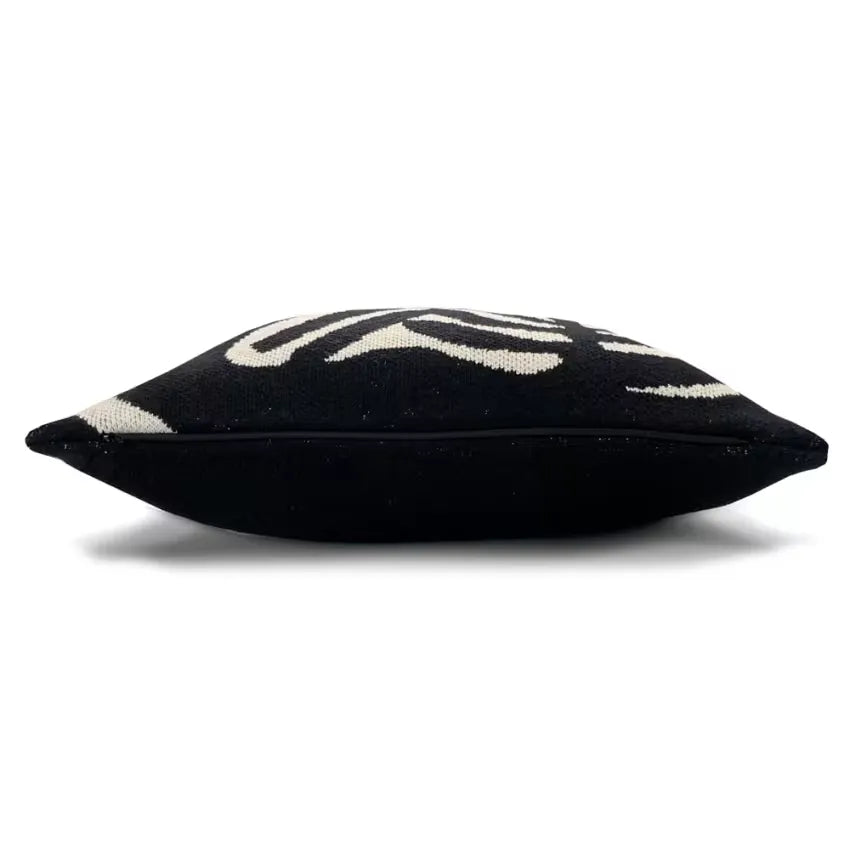 Coussin Japandi Tricot Floral Noir 50×50 – Tricote
