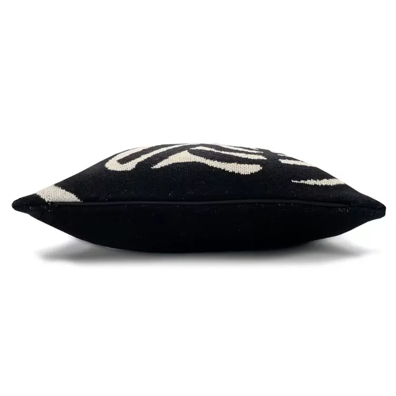 Coussin Japandi Tricot Floral Noir 50×50 – Tricote