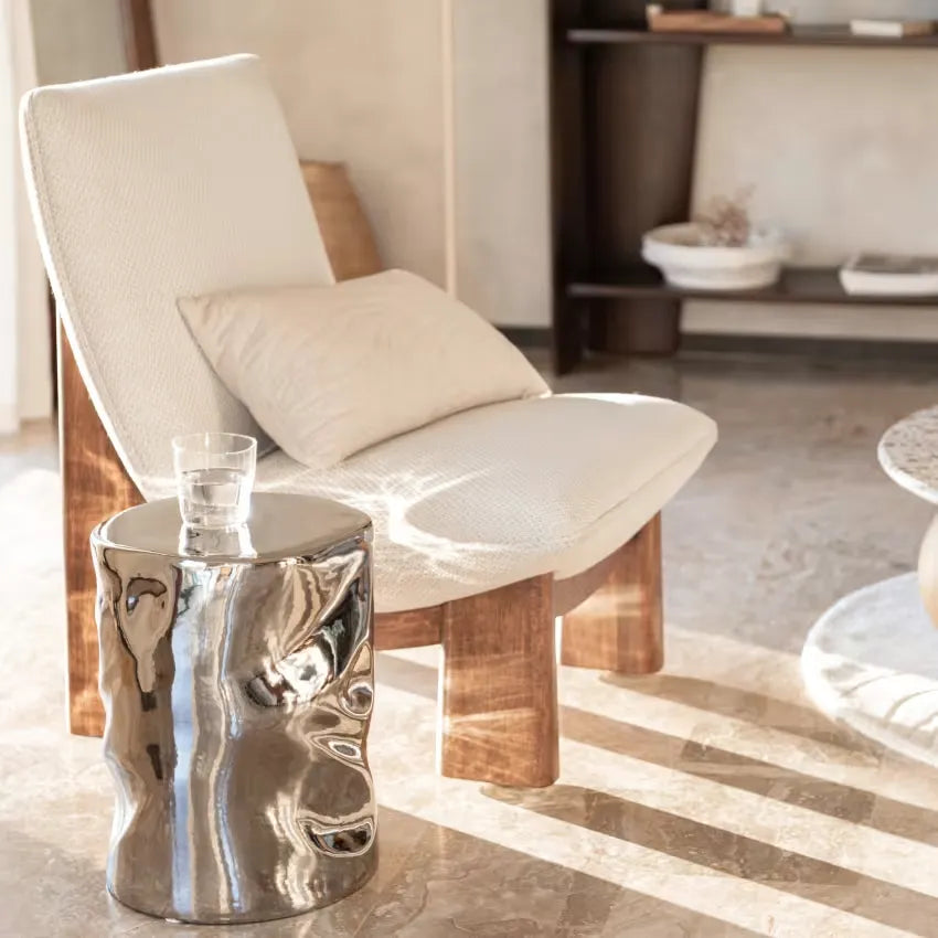 Fauteuil Japandi beige avec pieds en hévéa – Amaya