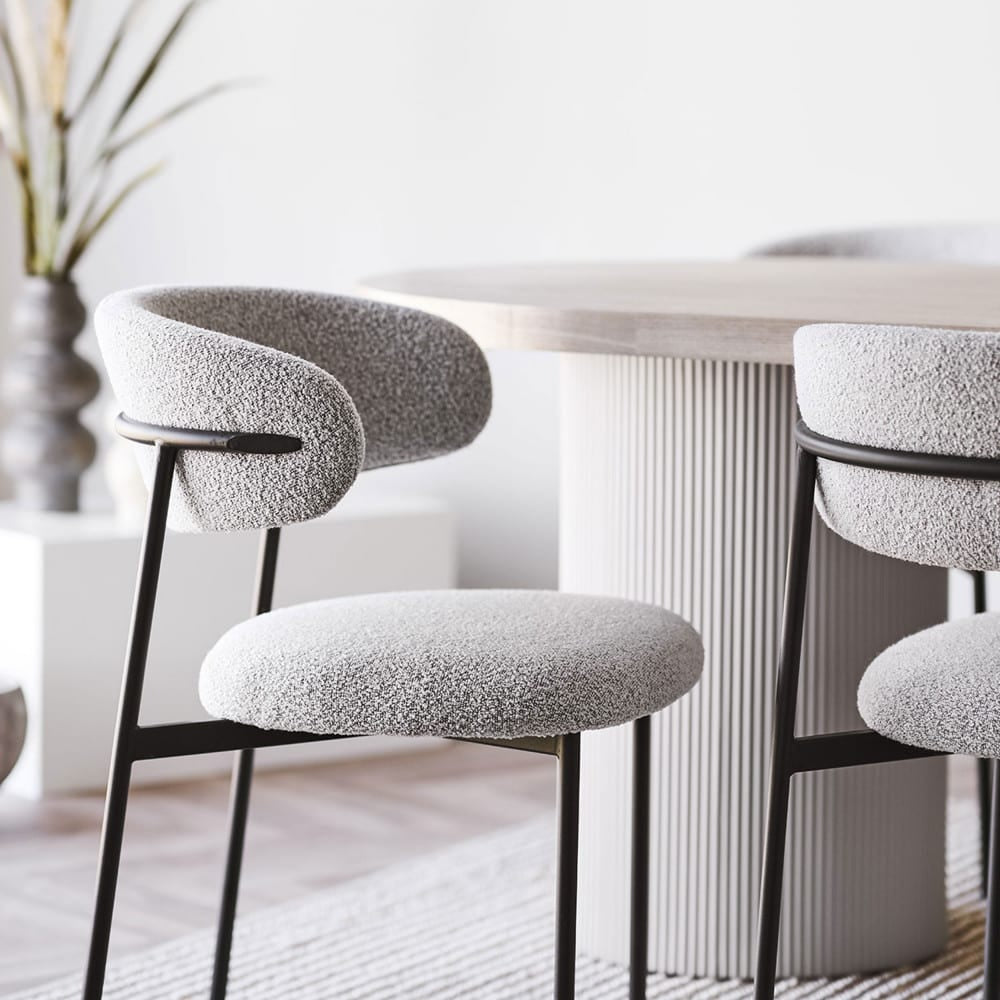 Table Japandi Ovale Bois Clair – Solva