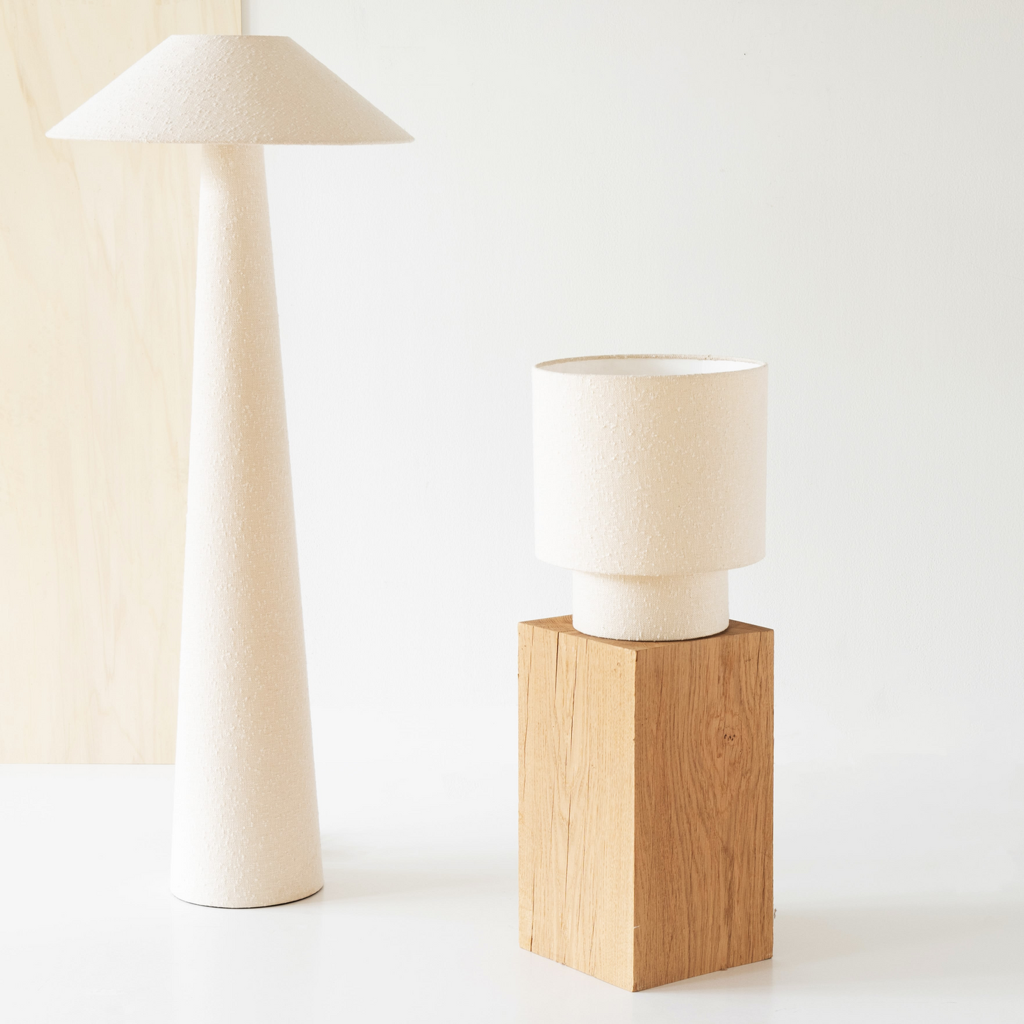 Lampadaire Japandi en tissu effet bouclette crème H120 – Elmont