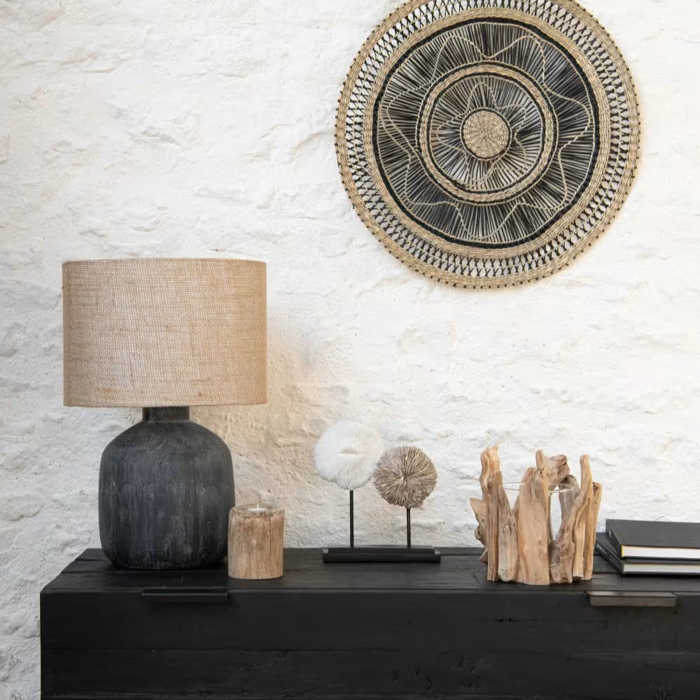 Lampe Japandi en céramique noire avec abat-jour en jute – Saveria