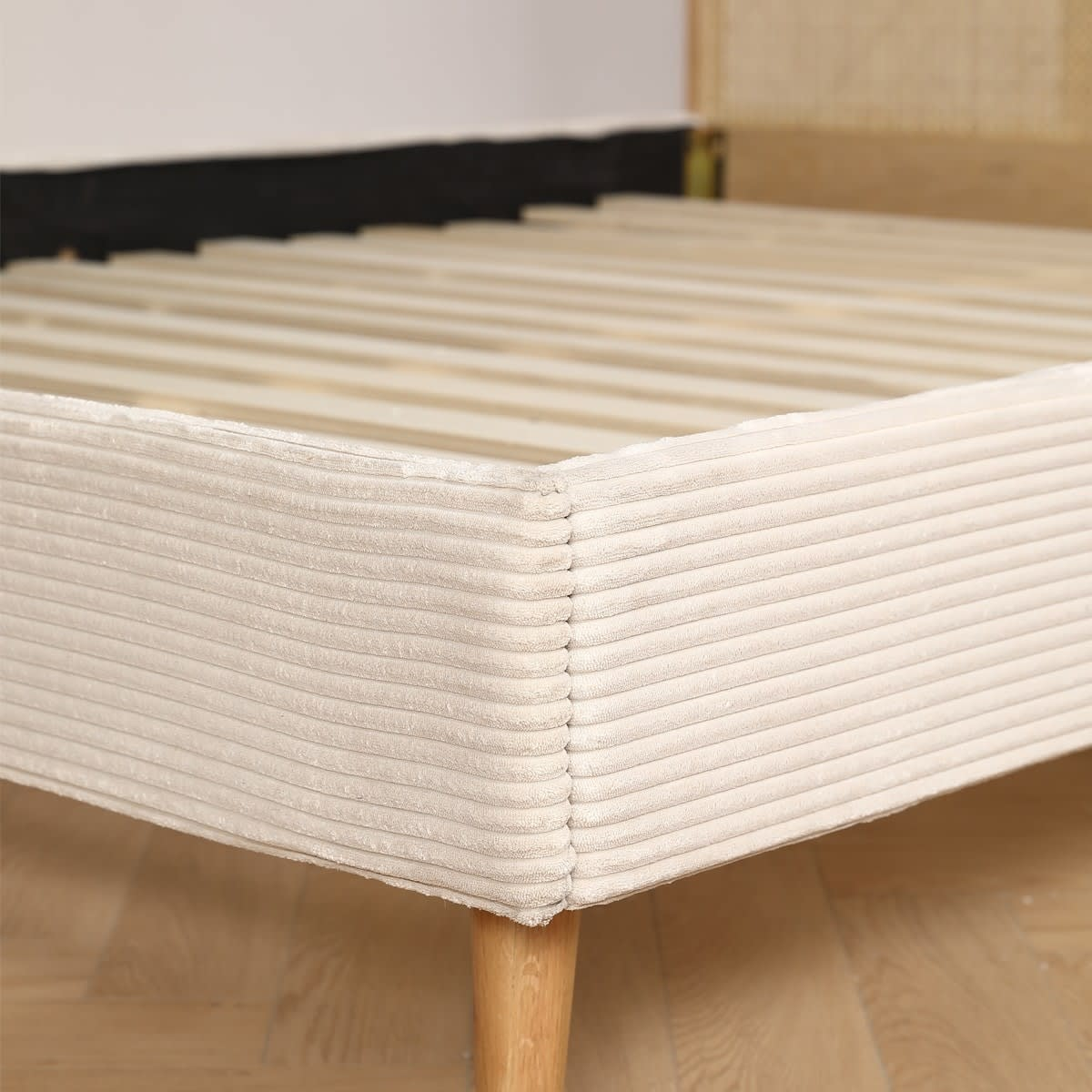 Lit Japandi 180x200 cm en velours côtelé beige tête de lit cannage – Dalia