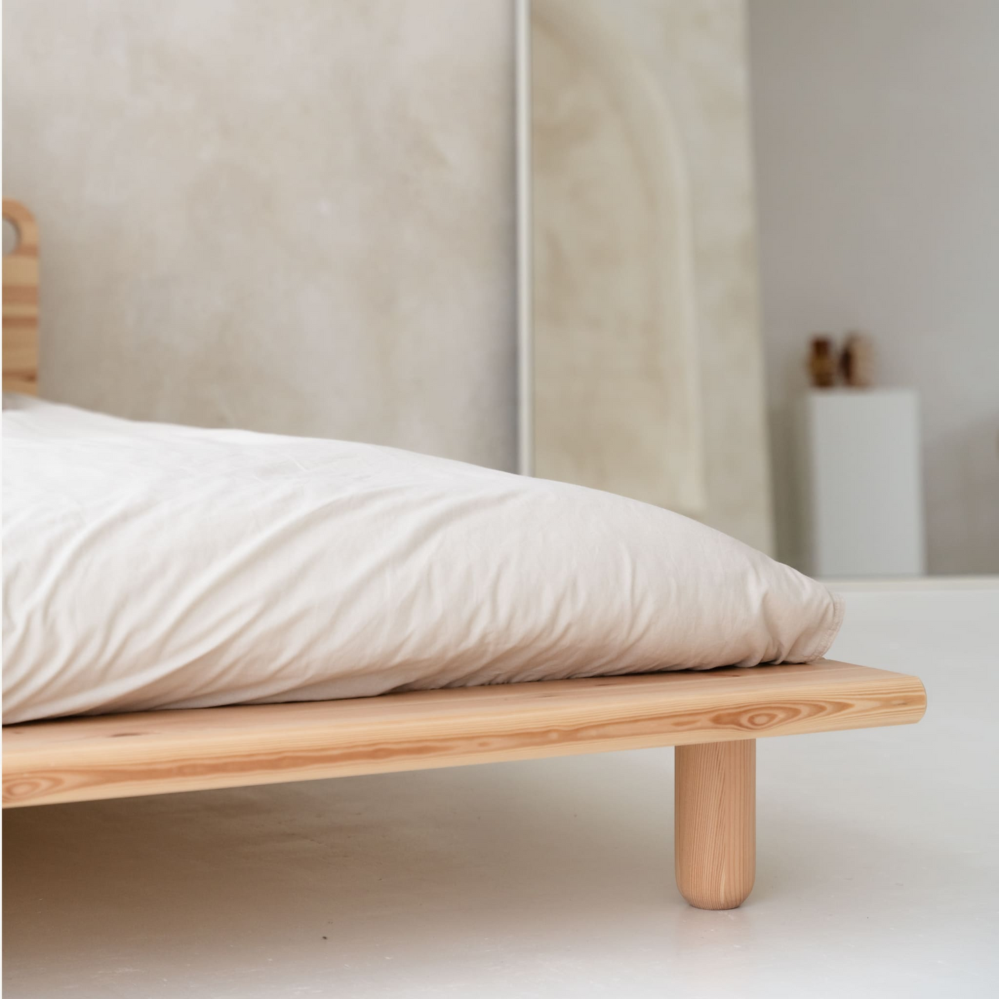 Lit Japandi en bois avec lampes de chevets 180x200cm – PEEK