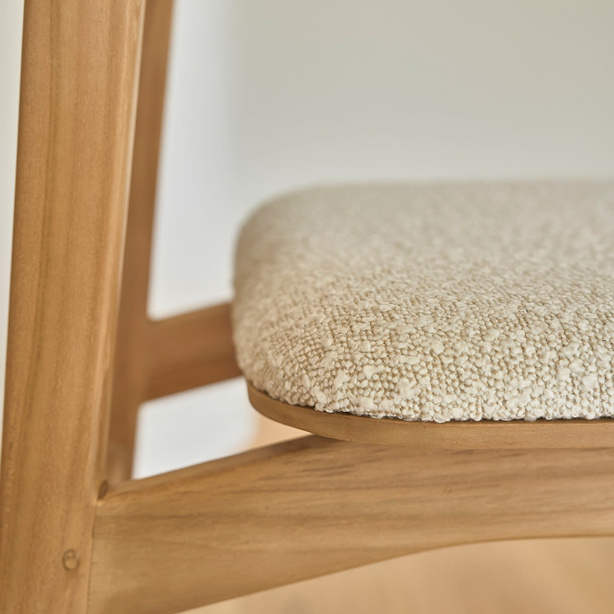 Chaise en teck massif Japandi assise bouclette – Adele