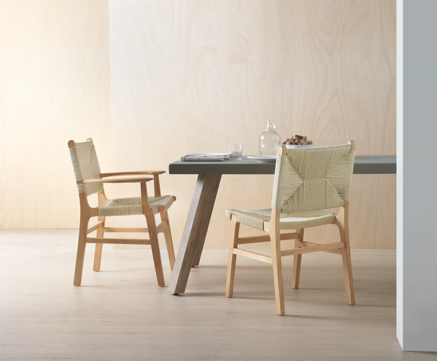 Lot de 4 chaises Japandi en bois d'hévéa avec assise et dossier tressés – Nom du Produit