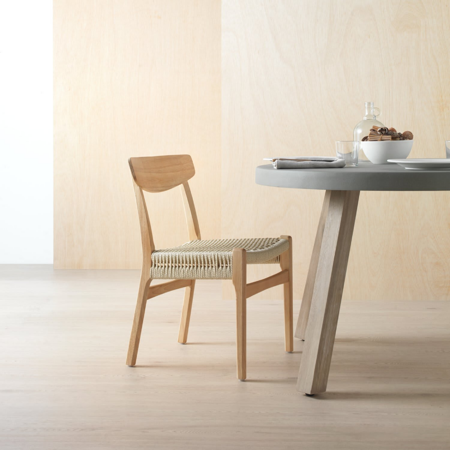 Lot de 4 chaises Japandi en hévéa avec assise tressée – Nom du Produit