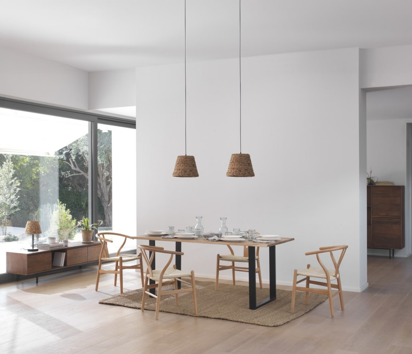 Lot de 4 Fauteuils Japandi en Hêtre avec Assise Tressée