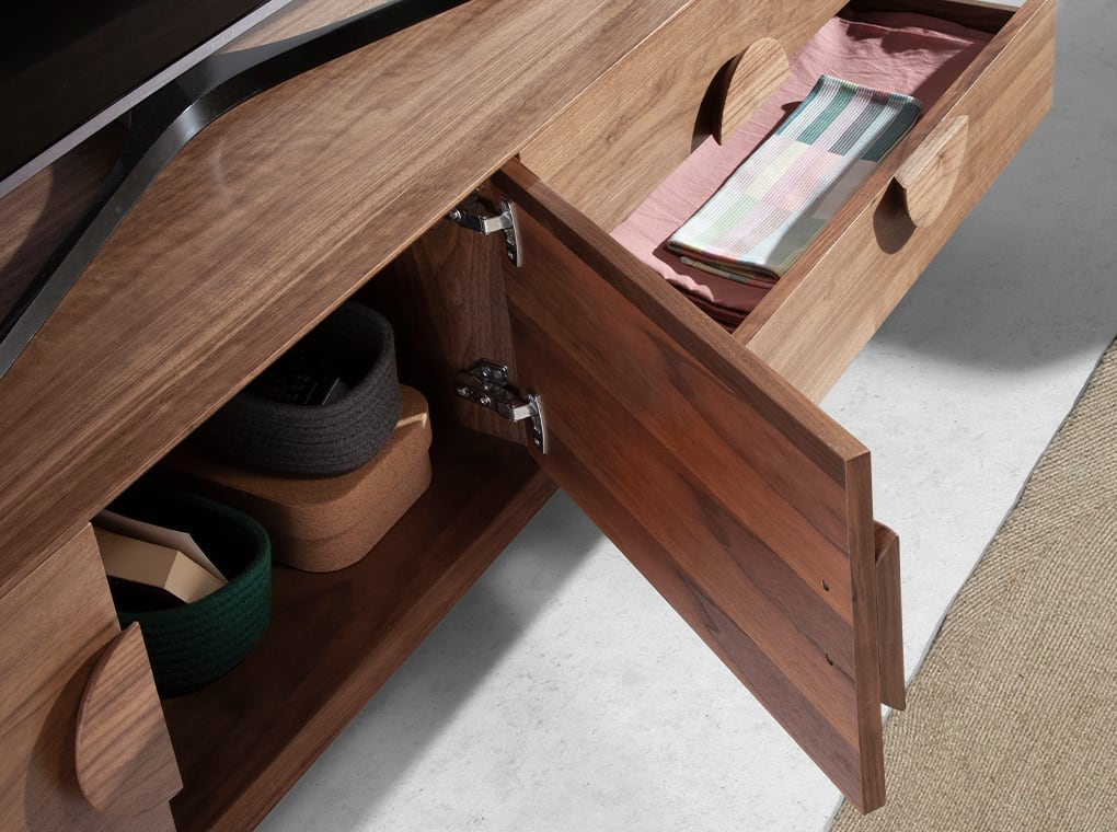 Meuble TV Japandi effet bois noyer et acier noir