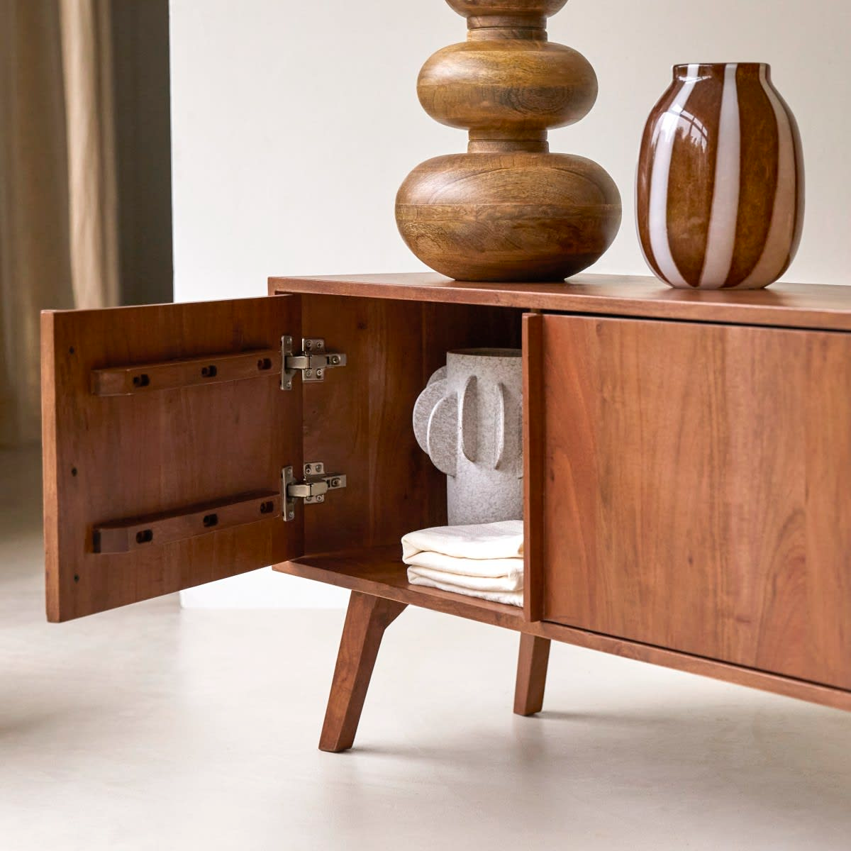 Meuble TV Japandi en acacia massif 150 cm – Niels