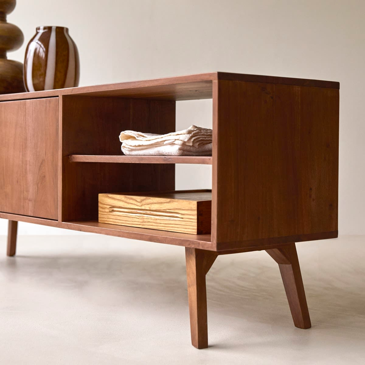 Meuble TV Japandi en acacia massif 150 cm – Niels