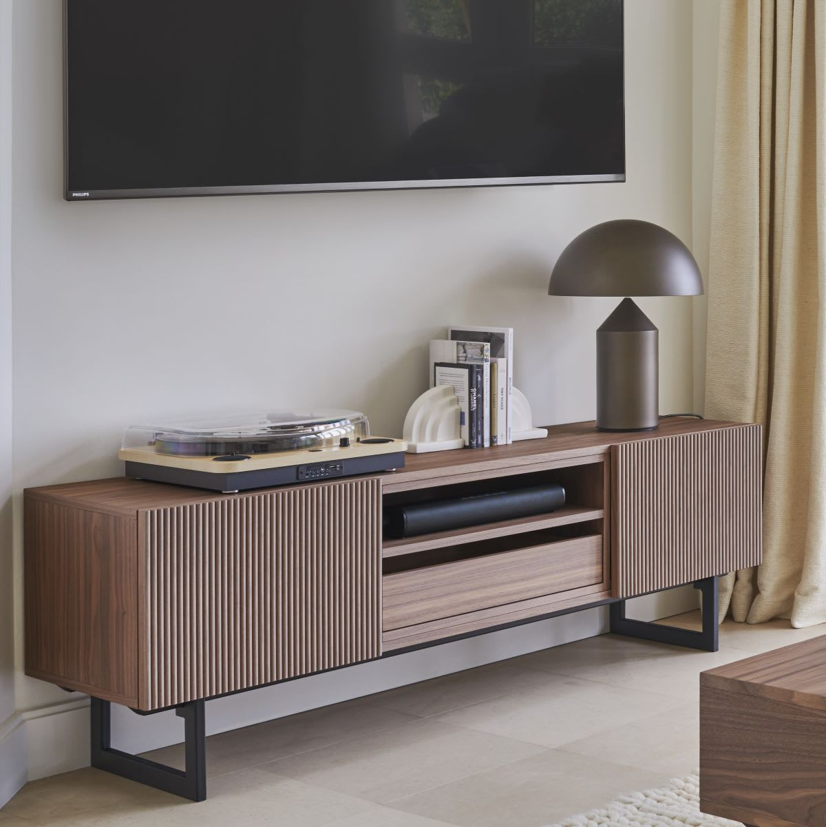 Meuble TV Japandi noyer 2 portes 1 tiroir – Cannes