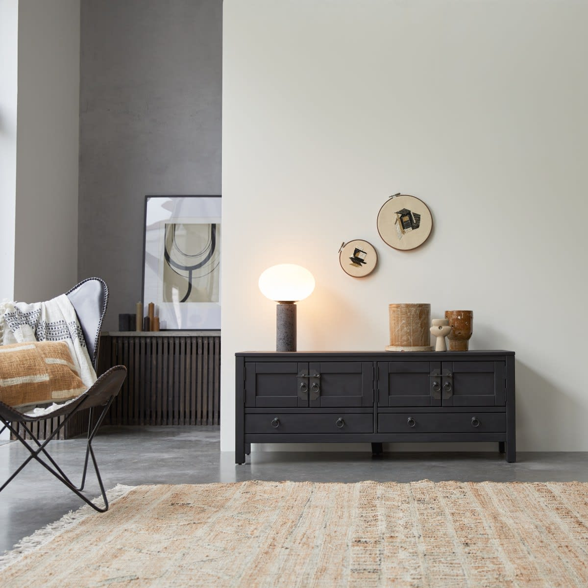Meuble TV Japandi en pin massif noir 140 cm – Thaki black