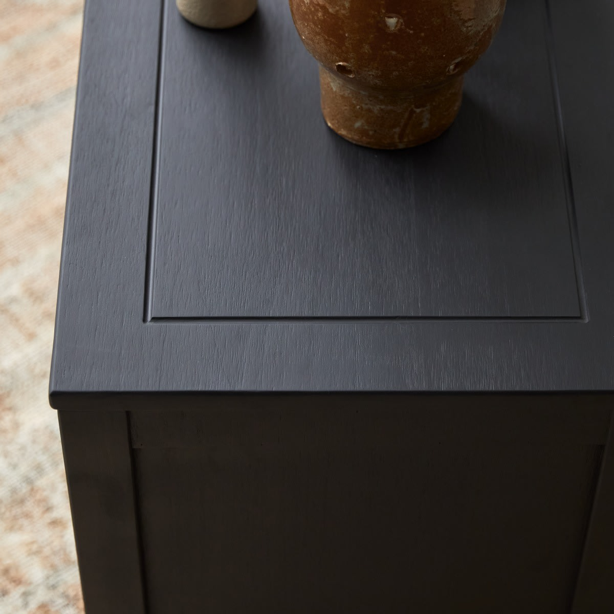 Meuble TV Japandi en pin massif noir 140 cm – Thaki black