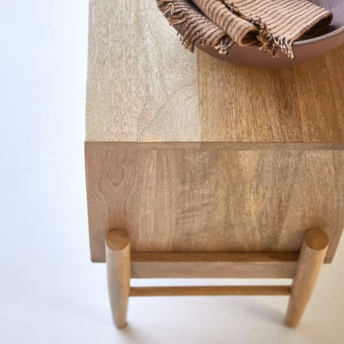 Meuble TV Japandi manguier massif et rotin – SINA