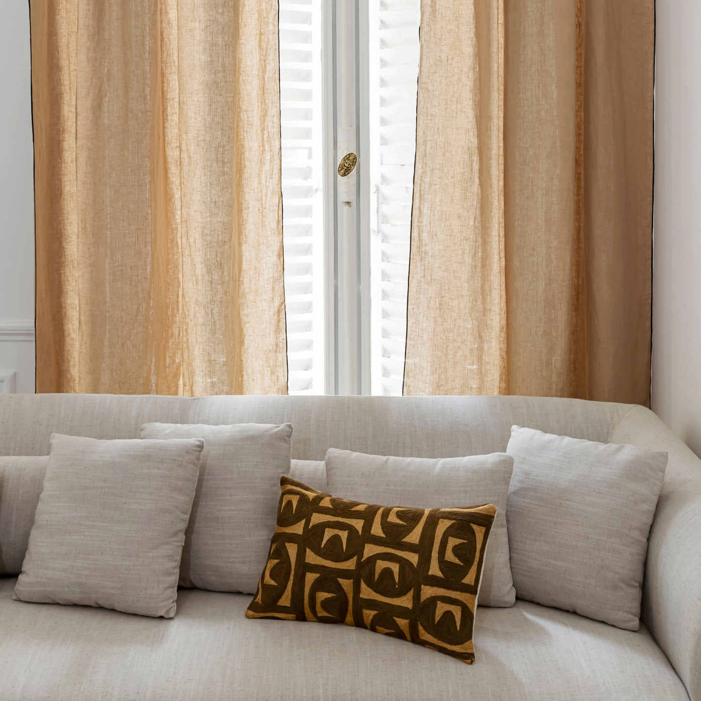 Rideau Japandi en lin lavé légèrement froissé beige – Carlina
