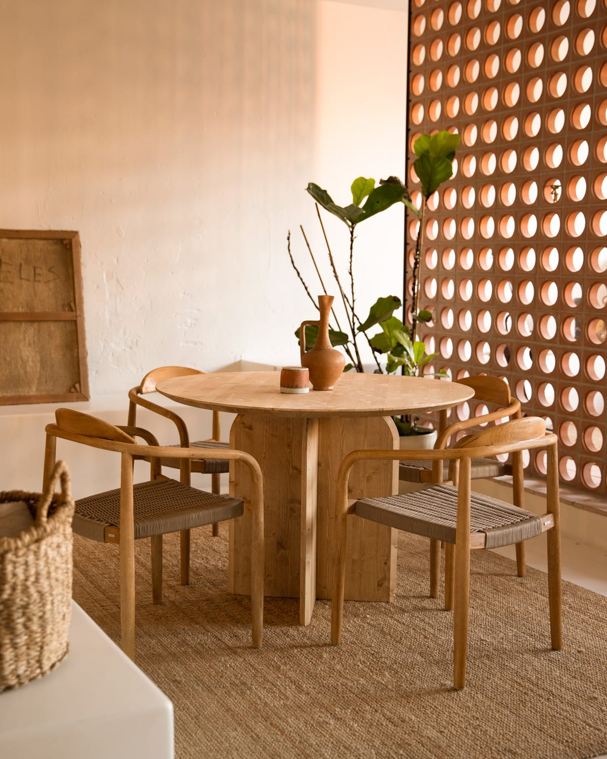 Table à Manger Ronde Japandi en Bois de Sapin Marron 110x75,2cm – Bloom
