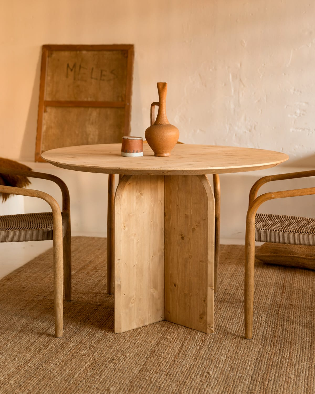 Table à Manger Ronde Japandi en Bois de Sapin Marron 110x75,2cm – Bloom