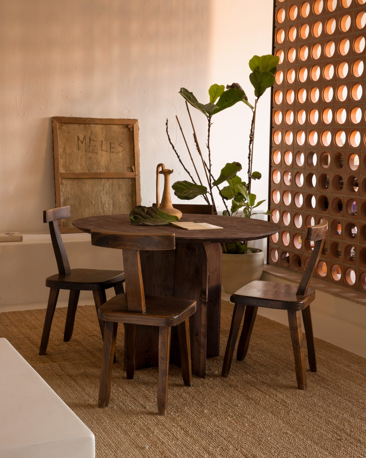 Table à Manger Ronde Japandi en Bois de Sapin Marron 110x75,2cm – Bloom
