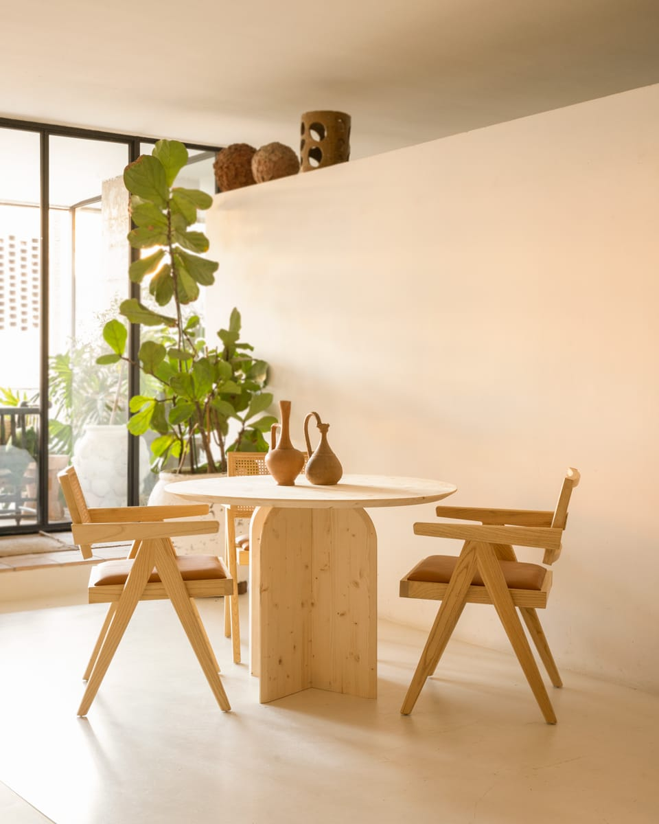 Table à Manger Ronde Japandi en Bois de Sapin Marron 110x75,2cm – Bloom