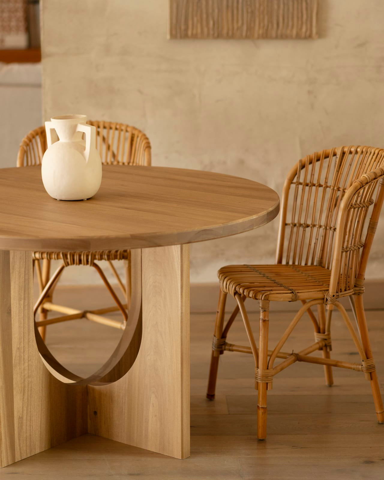 Table à Manger Ronde Japandi en Microciment 120x75cm – Lua