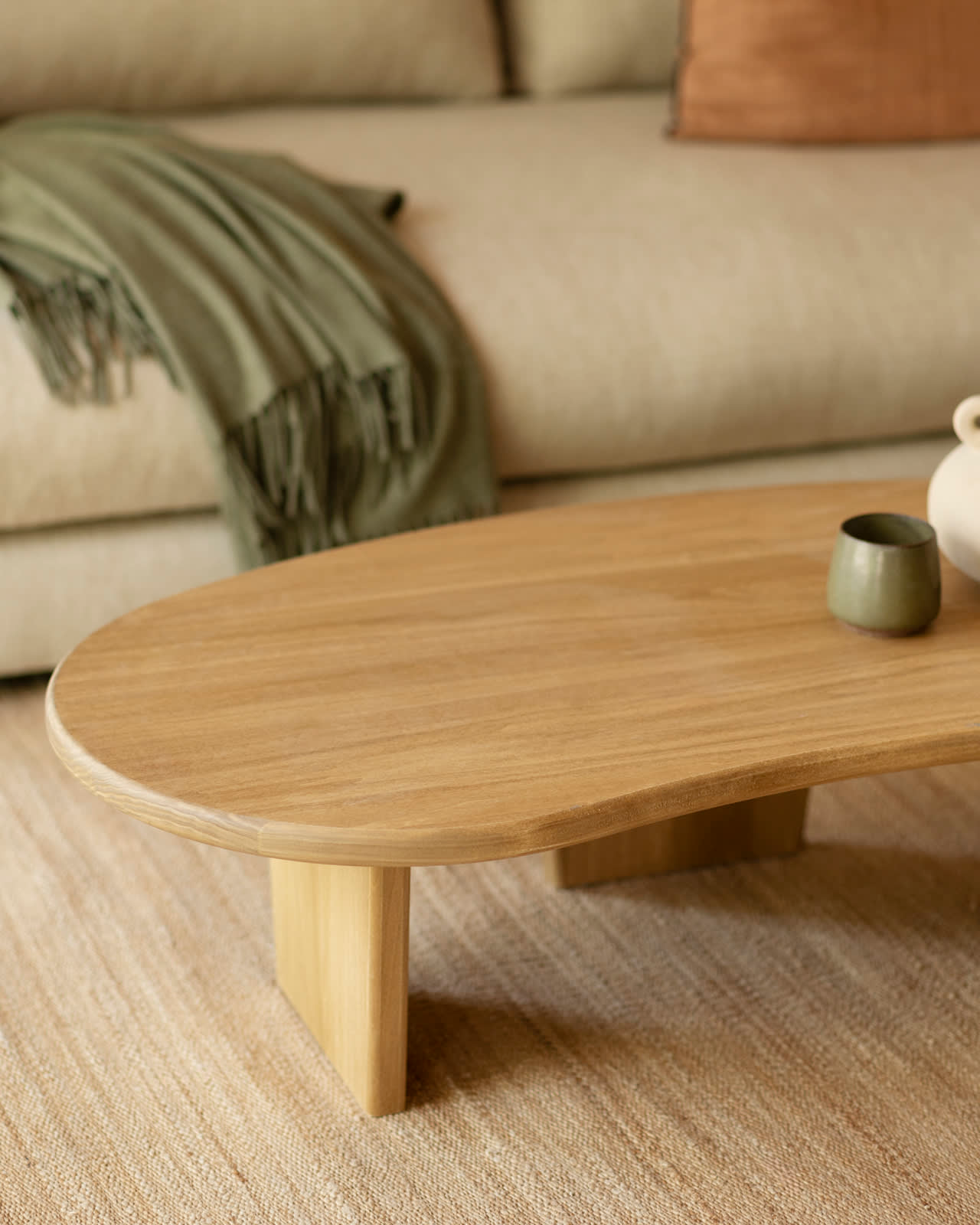 Table Basse Japandi bois massif de peuplier trois pieds 120 cm – Bimba