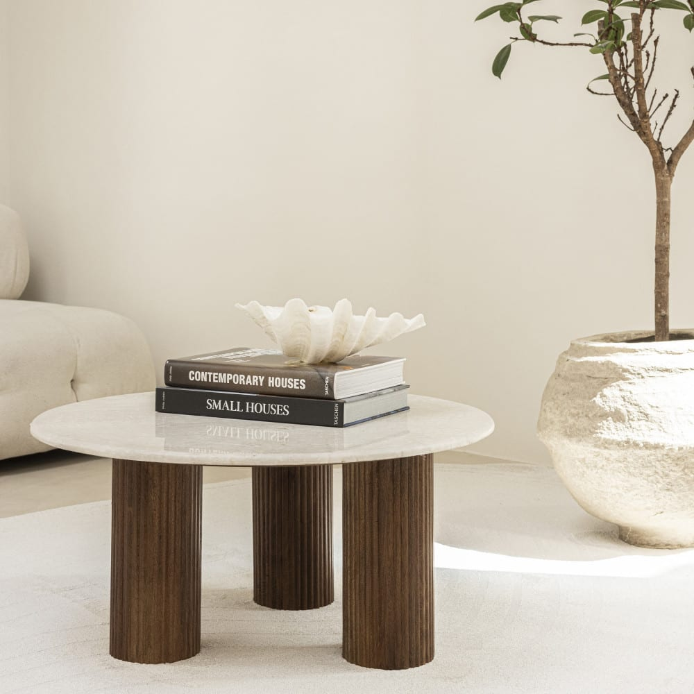 Table Basse Japandi blanche marbre bois massif Ø80cm – Sula