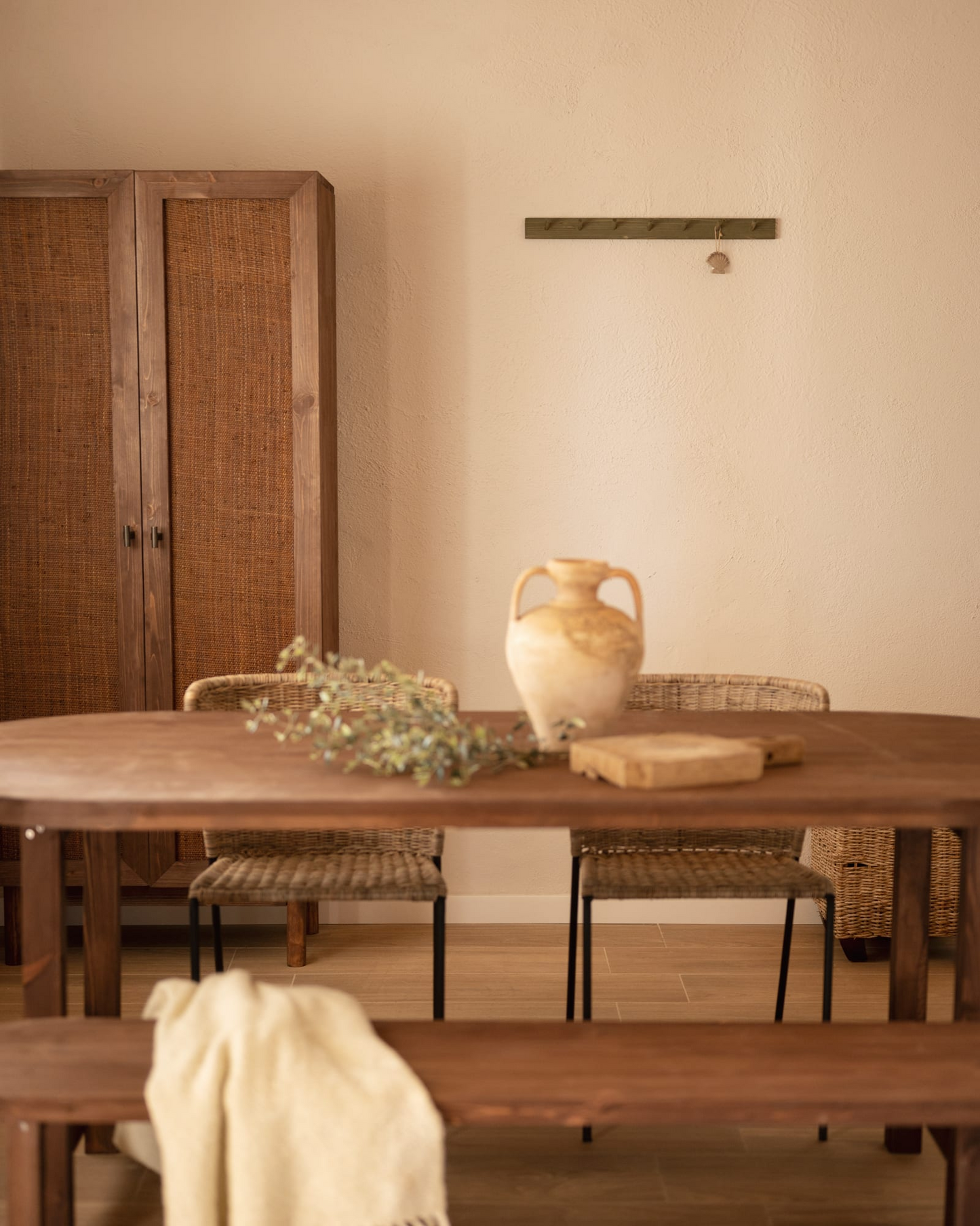 Table de Salle à Manger Japandi en Bois de Sapin 160x75cm – Olivia
