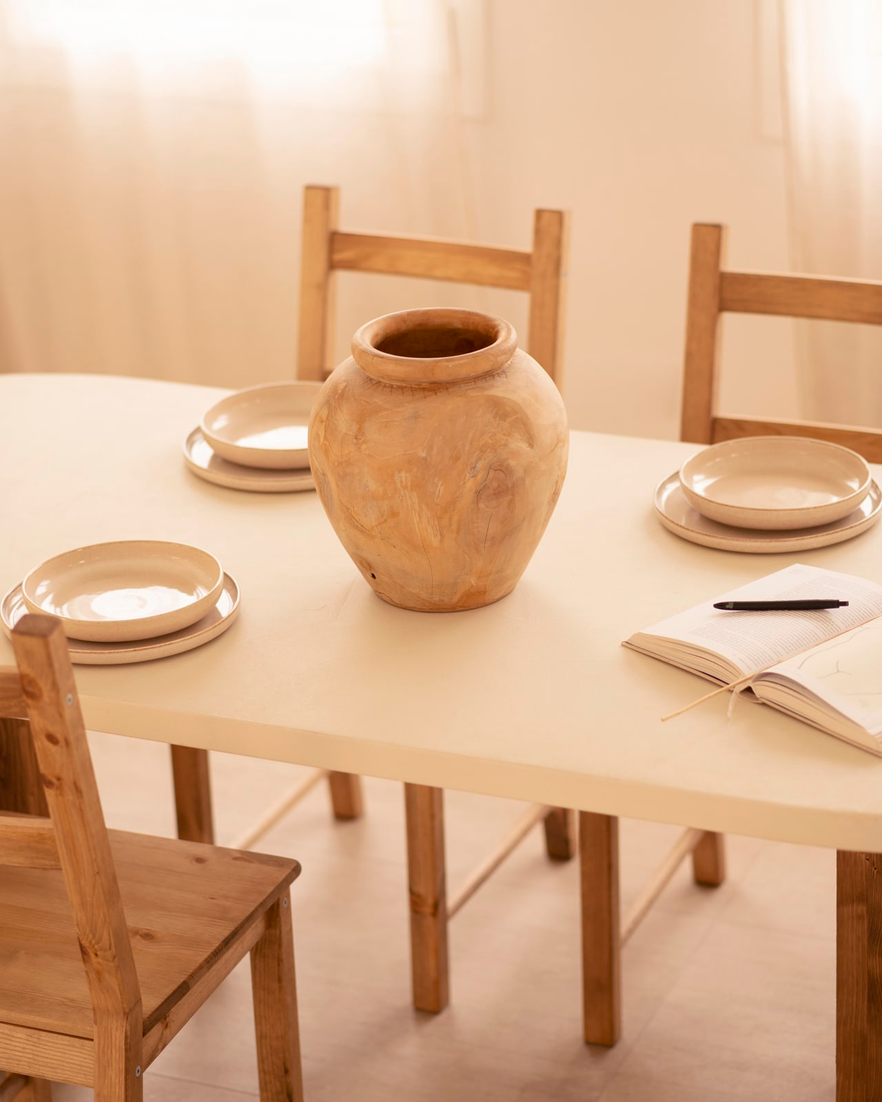 Table de Salle à Manger Ovale Japandi en Microciment Blanc Cassé 180x75cm – Tokyo
