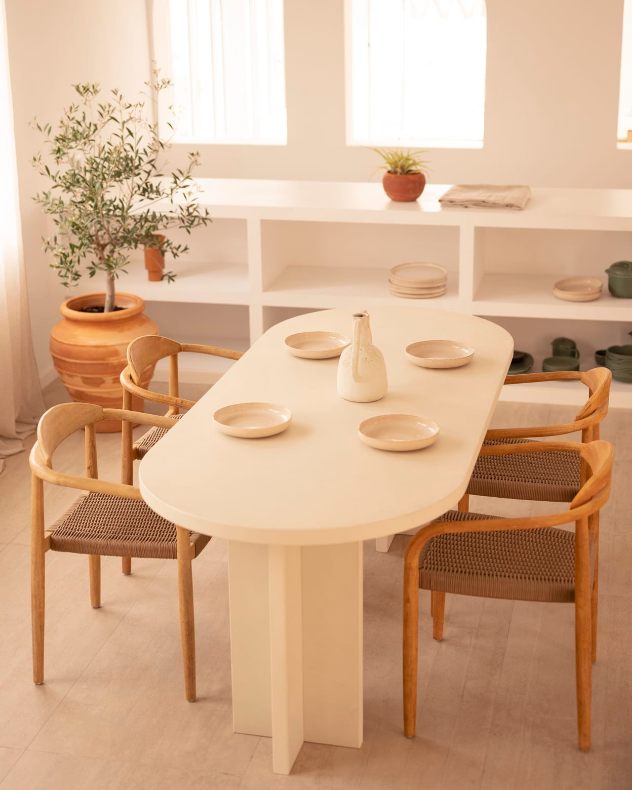 Table de Salle à Manger Ovale Japandi en Microciment Blanc Cassé 180x75cm – Tokyo