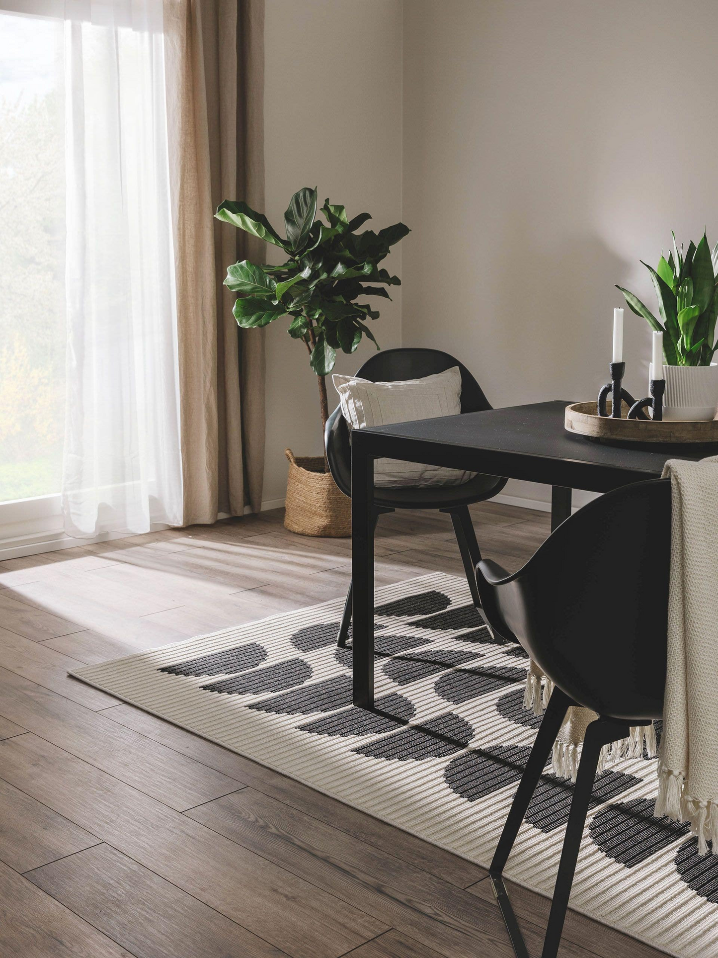 Tapis Noir et Blanc Japandi d'extérieur & intérieur 120x170 – Taro
