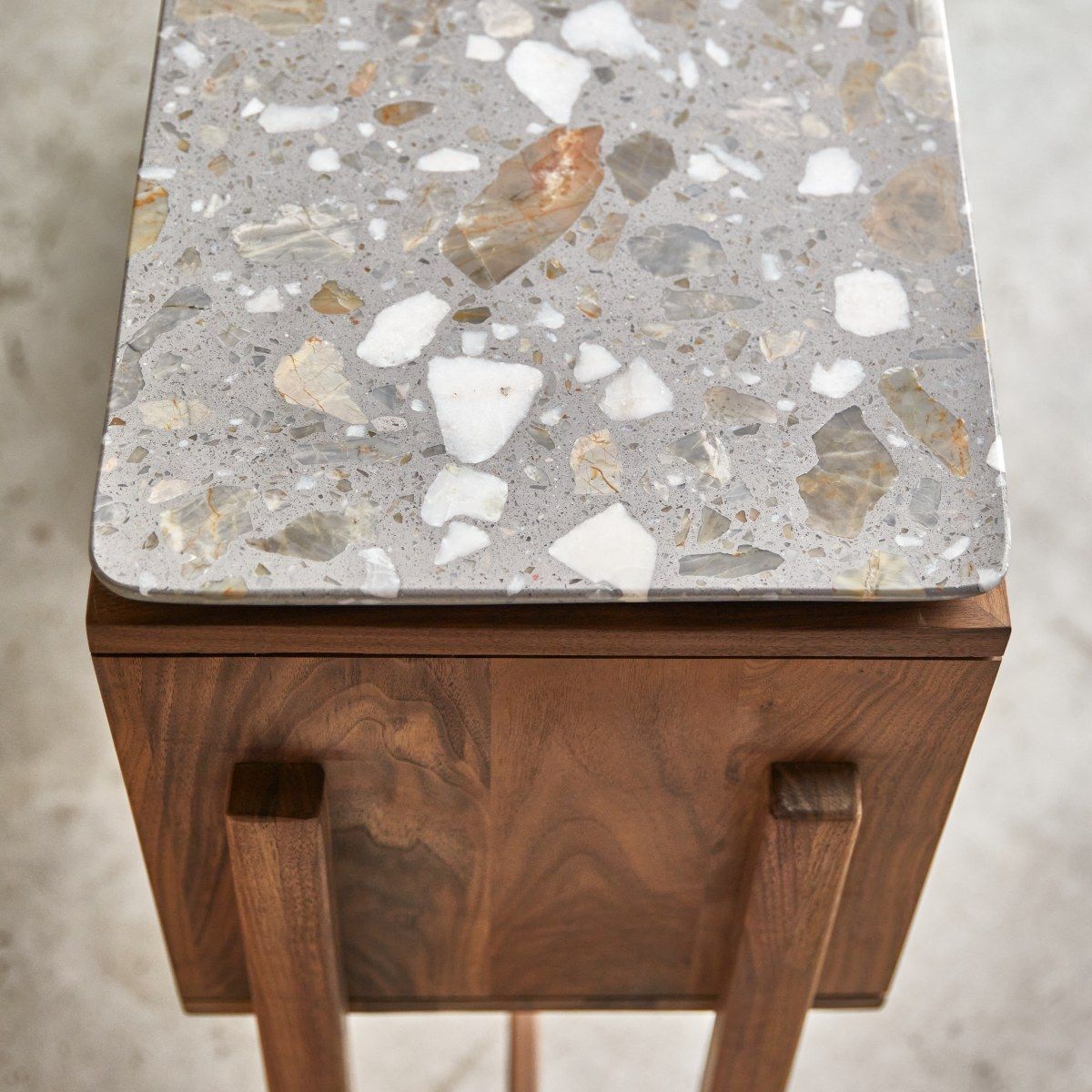 Console Japandi en Noyer Massif et Terrazzo