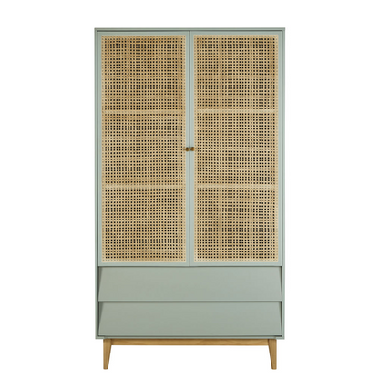 Armoire Japandi 2 portes battantes 2 tiroirs cannage en rotin – Suzelle