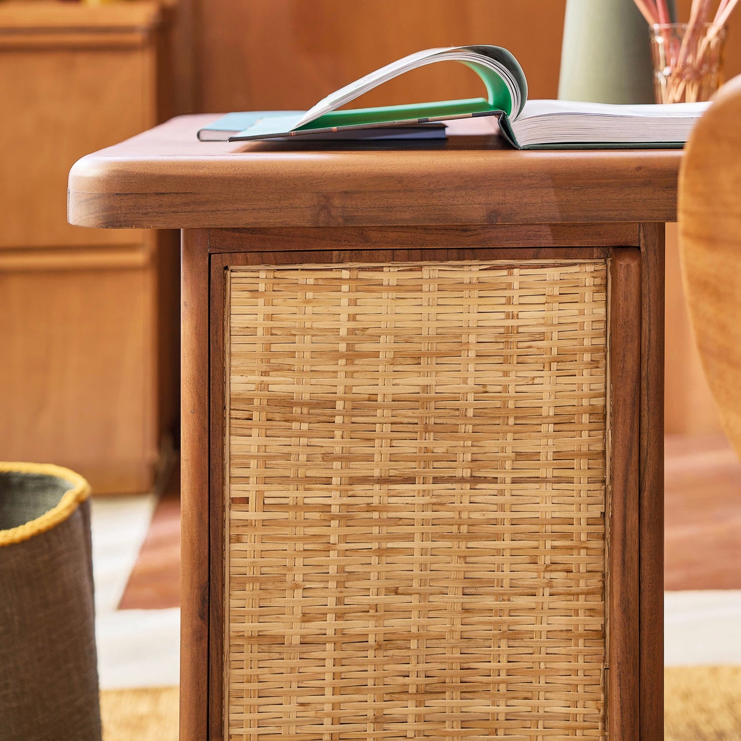 Bureau Japandi en bois et rotin – Alya