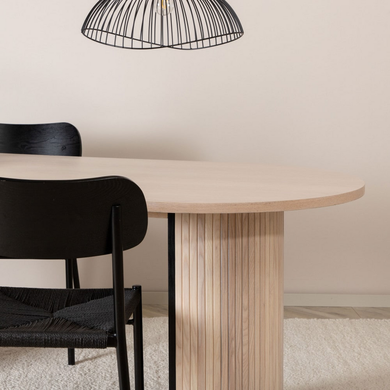 Table à Manger Japandi ovale en bois clair pour 8 personnes – Bianca