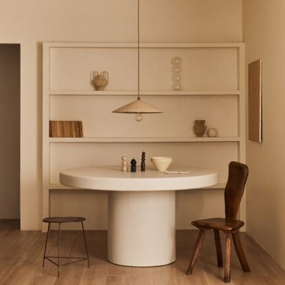 Table à Manger Japandi en Microciment Blanc 140 cm – Persillé by Marlot Baus