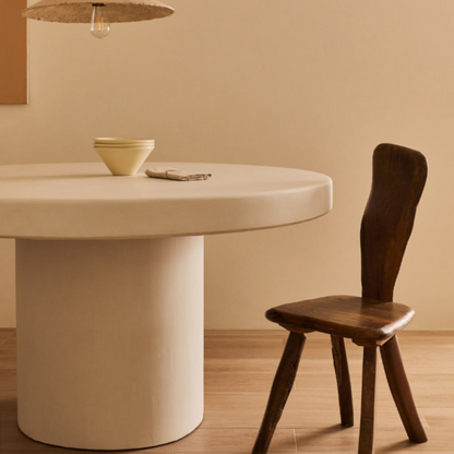 Table à Manger Japandi en Microciment Blanc 140 cm – Persillé by Marlot Baus